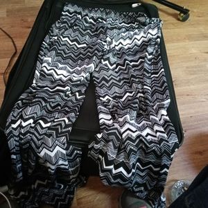 Women Black an white spandex pants